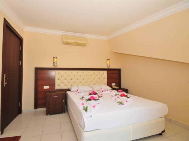 D11C03A128BDB8F7EC5844DE27A6236F