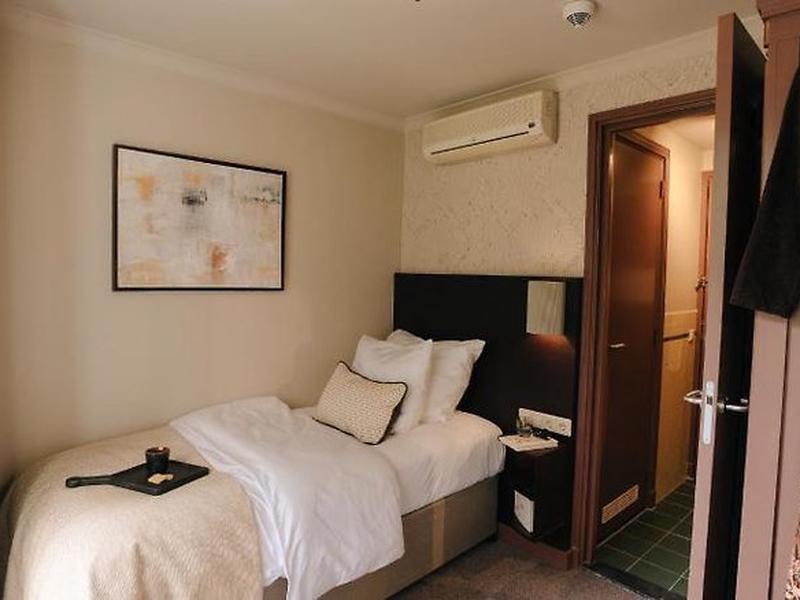 E3402AE658DBD812F52B82B5F9AA447F