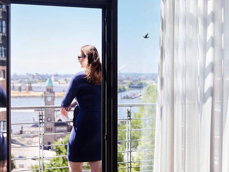 EB99CF48F747FBCBAA0ABF6FD8BBE882