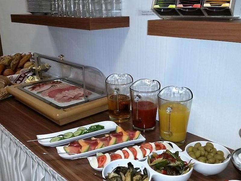 87774EFC056435AE43D5C87EC12411D5