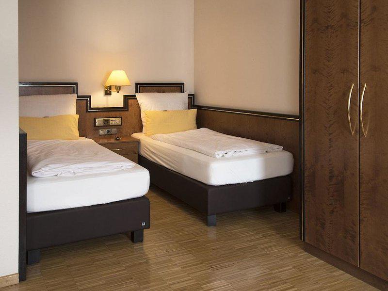 4EC55E88D865E99F215E5F4D4EF8A619