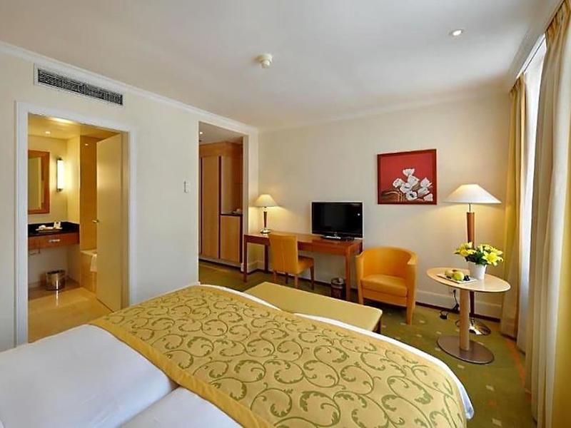 E8A689F2B45B298C30CD17B3642872AA