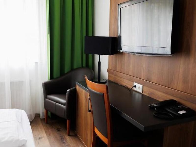 17A7C5228F8F8D1F300FBB10F12619BC