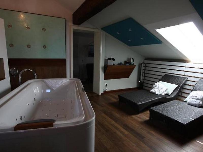 12A6DF4B6C218F035620746867C32045