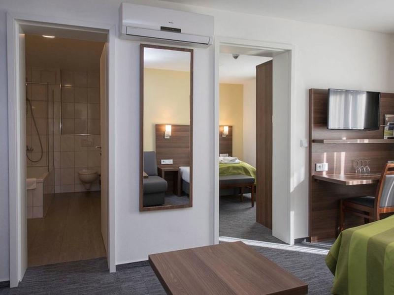 12EC5FFE3BB948ED509B46641658FAEF