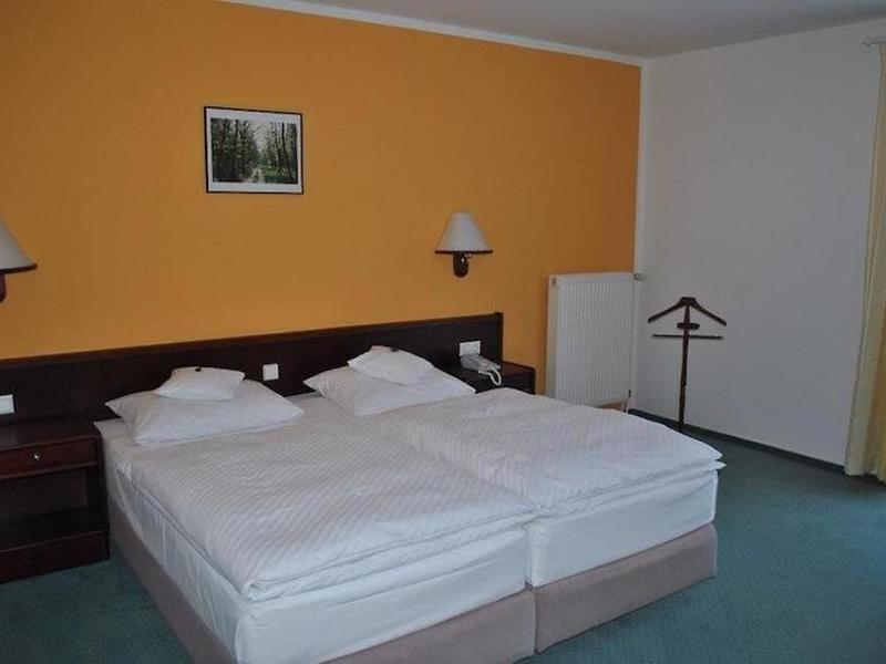 1768536CB66184BC835518E7F58B77EC