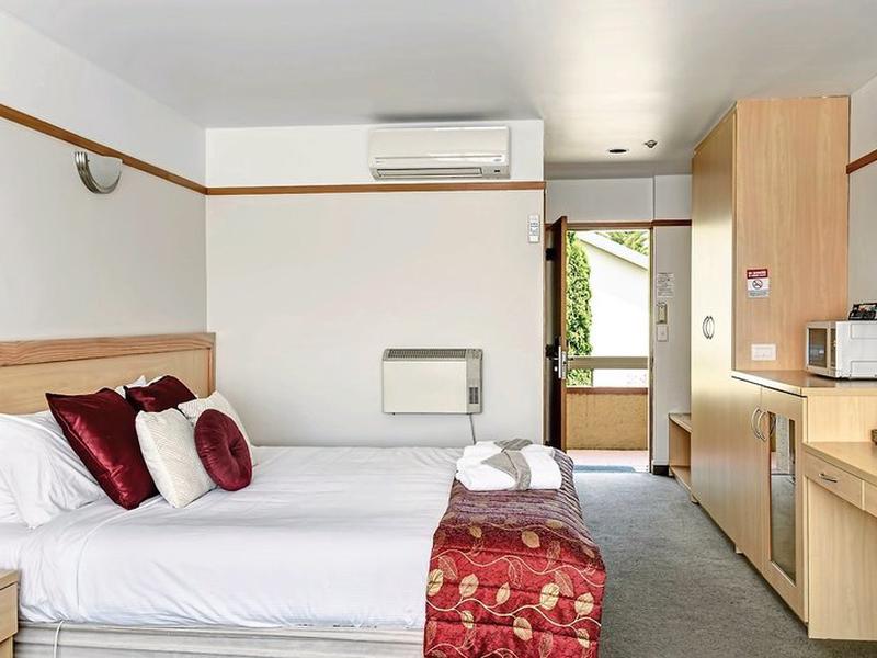 EFB71DCD8457ABBBCC2AF0BA1FFDC9D6