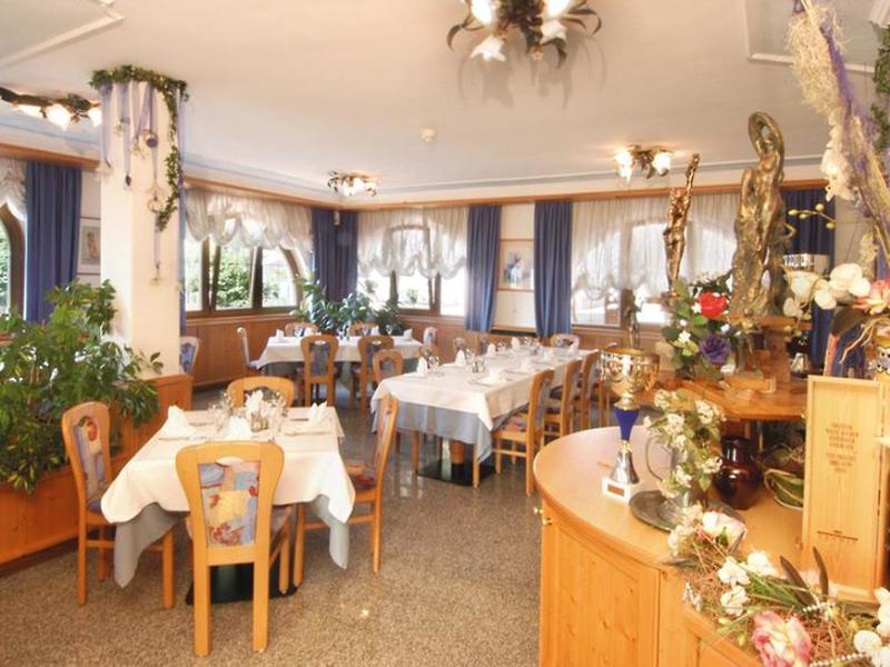 9DE6DCB0BBFA3A0DCC064C029A8181B1