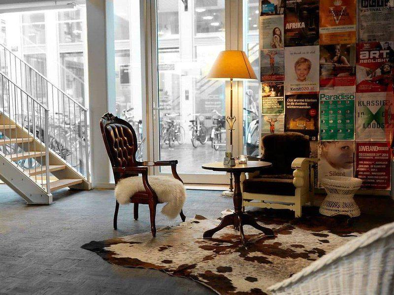 8D5C7C4648158B9BD836A9BBF455534C