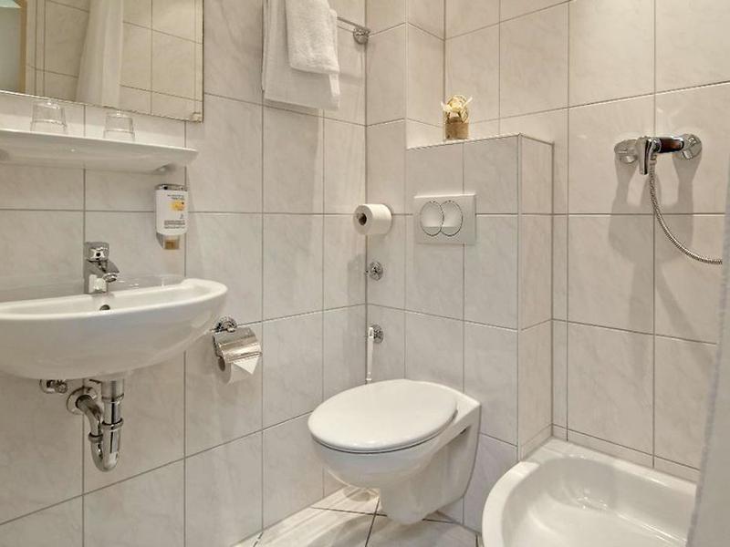 87953A8E75C184C220825732B3CA70F8