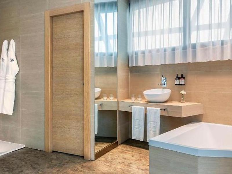 10E9C3A903459DF2D41F2C5DAFAA5E8B