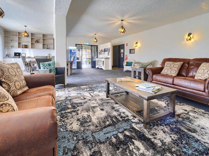 04B2FAF1C0F24C7D8B044784BA00F1F3