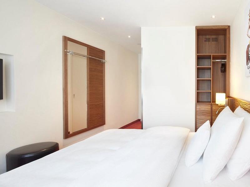 444FD3794AFC25E11E0372916E6A3B33