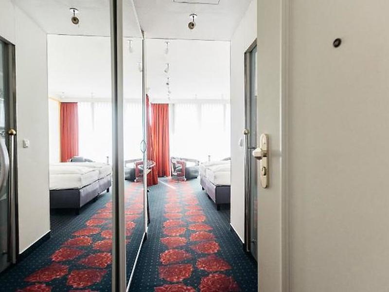 693858E6E674C5F4E08C14E31A8D5835