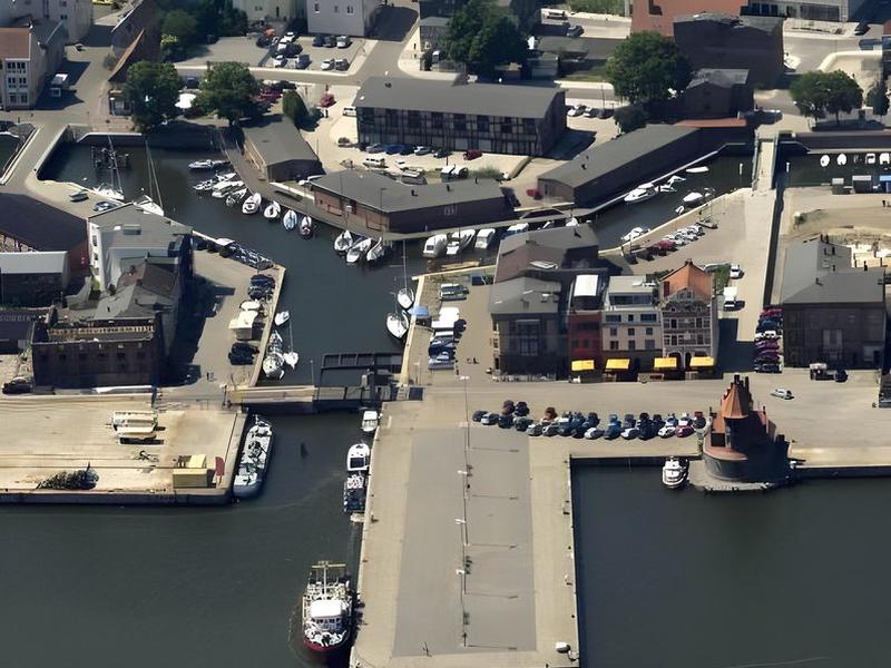 1B9915A57F10DFCF4A85B85FB5BB841C