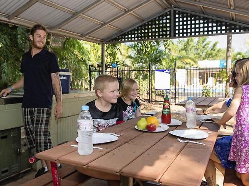 330B8BC3AB50FE18E1EB7D8AED6CDF80