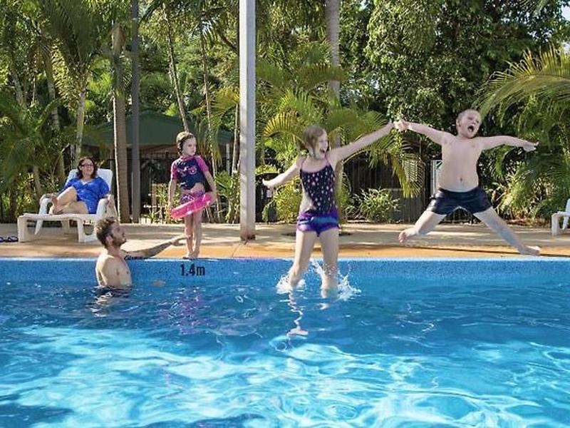 F15A70FD5CF33DA4D9EC526FD3C27CB2