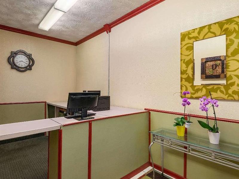 B24D01FE44ED6EFB68586D981F22A525