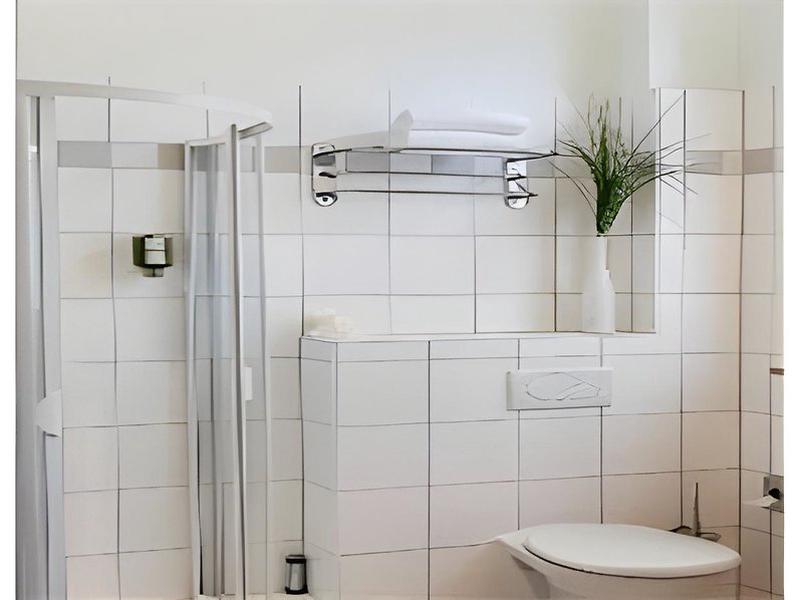 BE7E76D0DAFEFB4477F21F404D3904A4