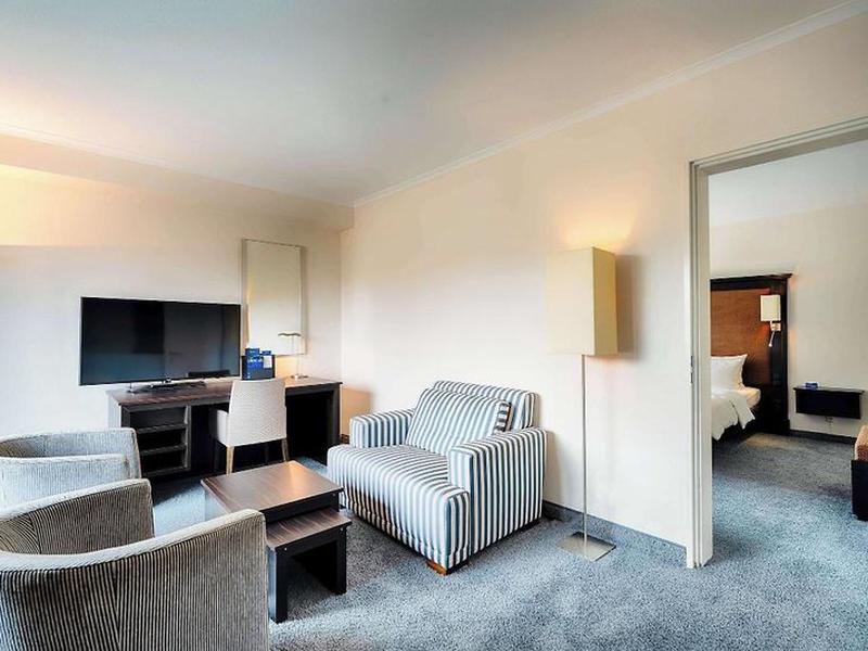 F737D0207DED8F8DA92F283D598E641D