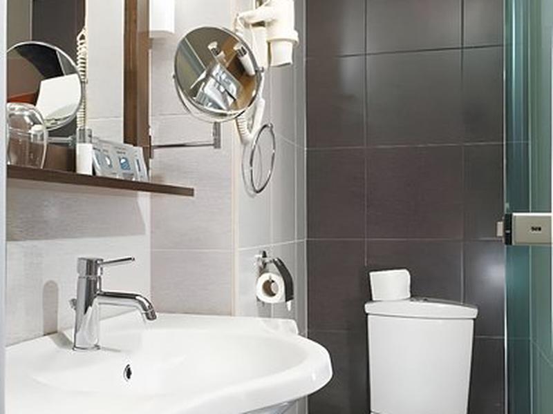 AE4354F2FF93A68254CBAD2AE2F26BFB