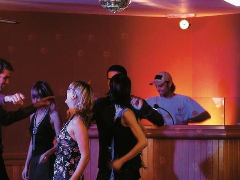 2E7E3F449829E68278A6528FA841731E