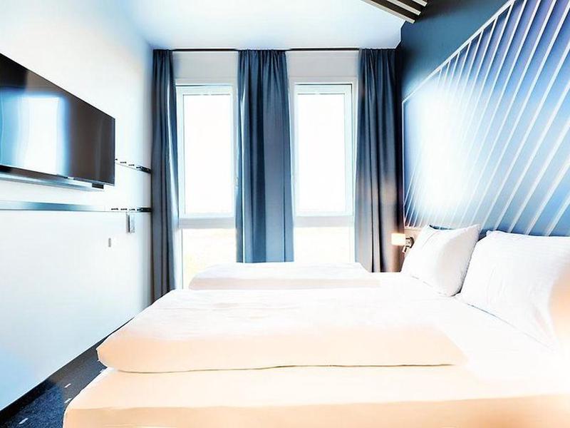 24637559570CABB5A5E6340A12810879