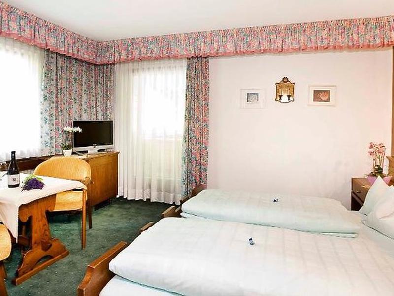 002BDC23983EA017DC24E3303BE5D544