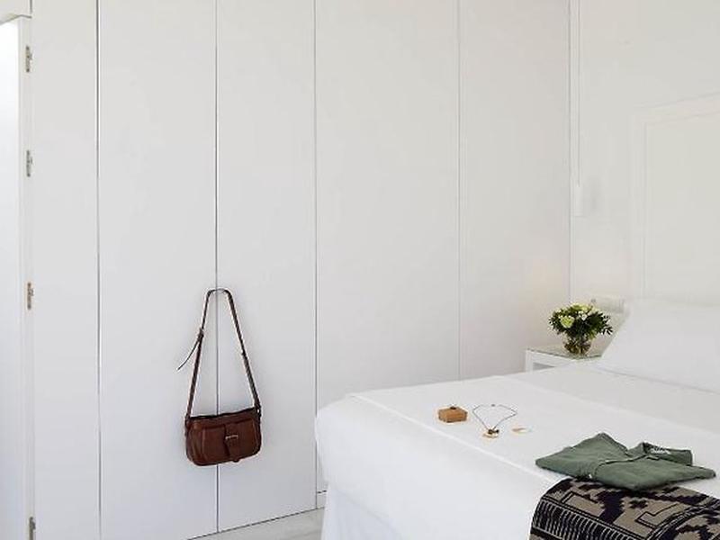 56D5BE46F846253F22A3E7F79425404E