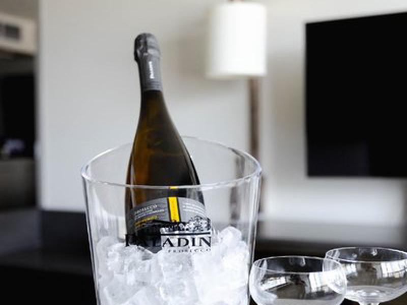 24569432F25F2F9BC3708548C7D4ABBA