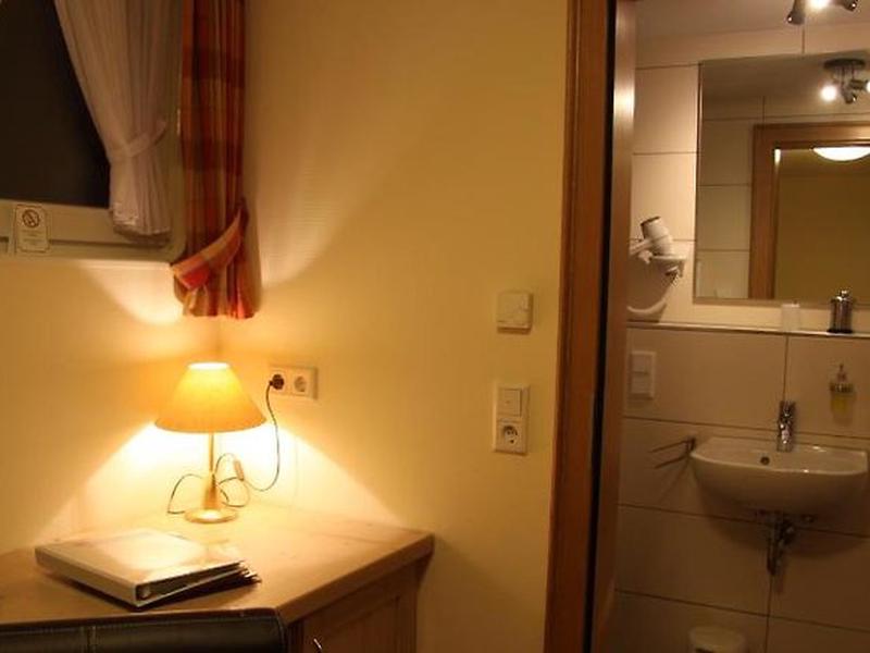 28207958B6606A7E7C205E3440AB097C