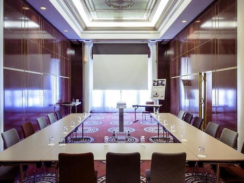 F20108CBE3D030B25F242F6A2F9CFCD6