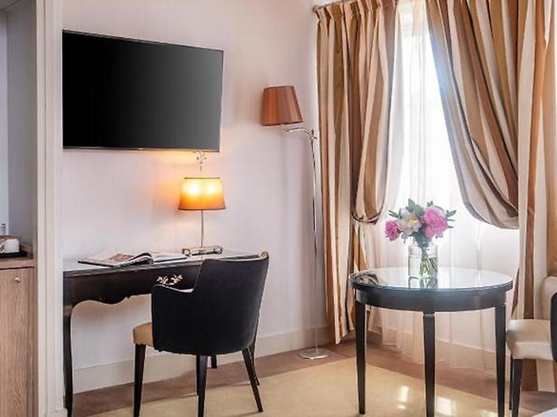 B632681AAE3C6D2F19A193D7A5E57241