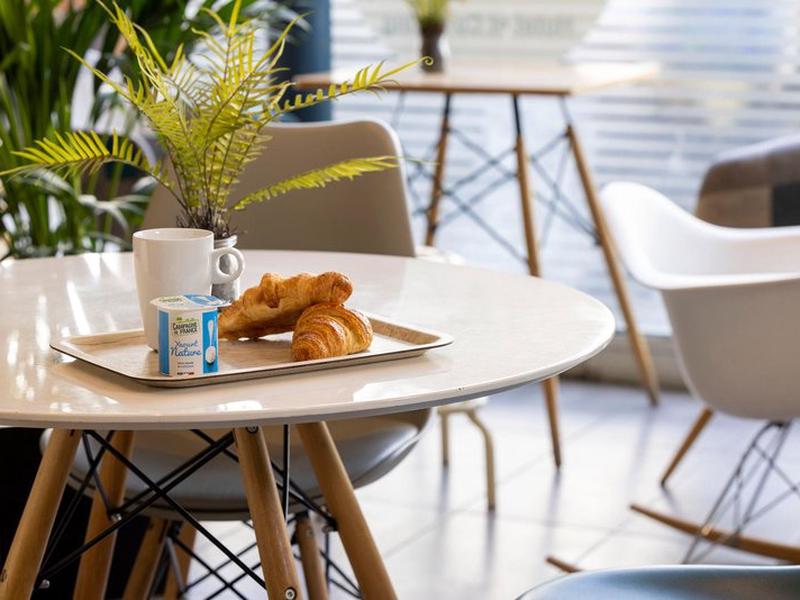 7B939805AC1433719ADE23EBC17F2A59