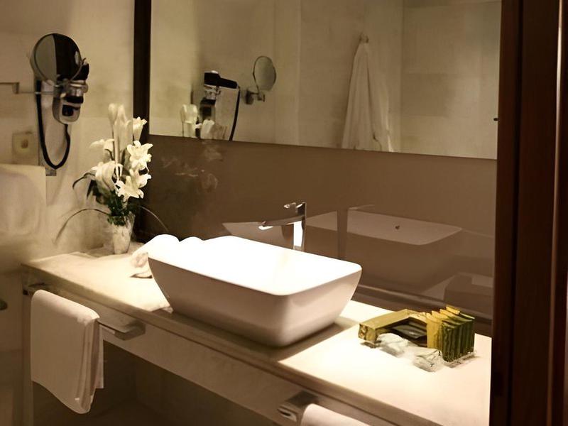 851F342F2C30F24D76F456650A8667BD