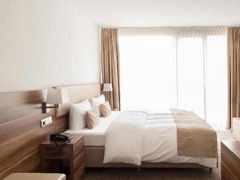 99D8870B1889C56F80019E0A4C88B26F