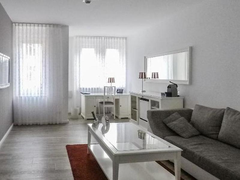 903EA1A40921EFCBFD3651F4B25F5FC3