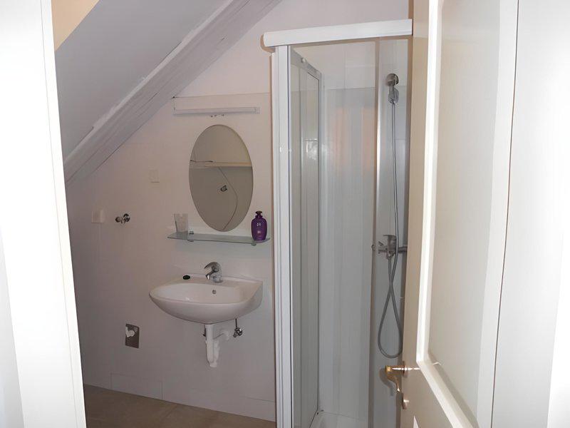 64474A6B2C12E1F820F9F301255A3FC3