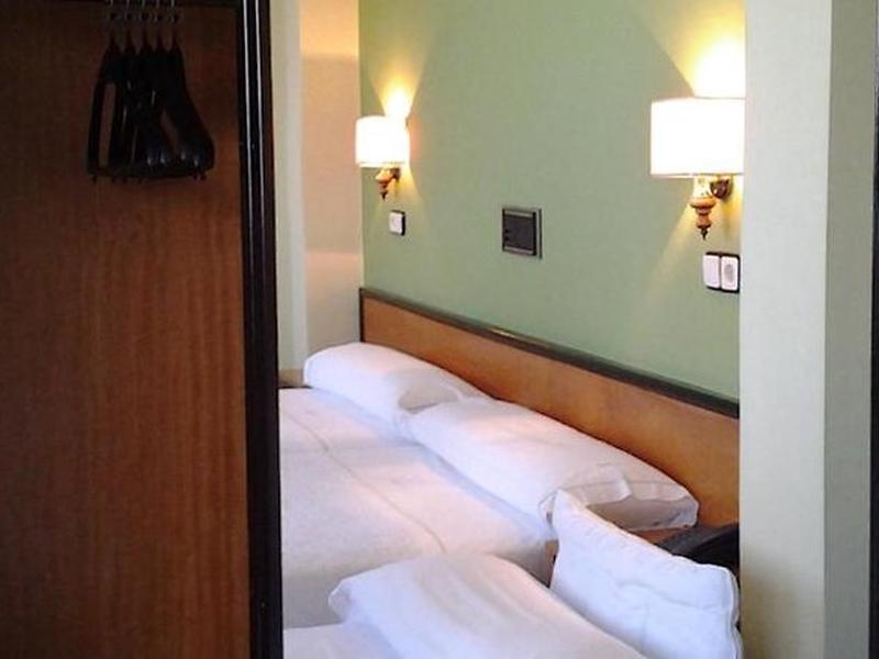 15D858FE768FA634F7814D8407E40082