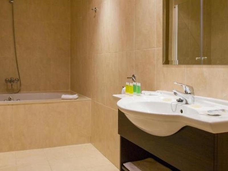 C09396FE9A804B121B47C10320152D82