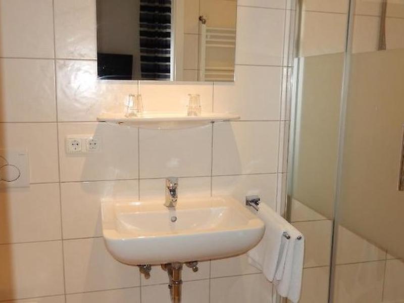 E639E70BA719AF43244596C9E96A7989