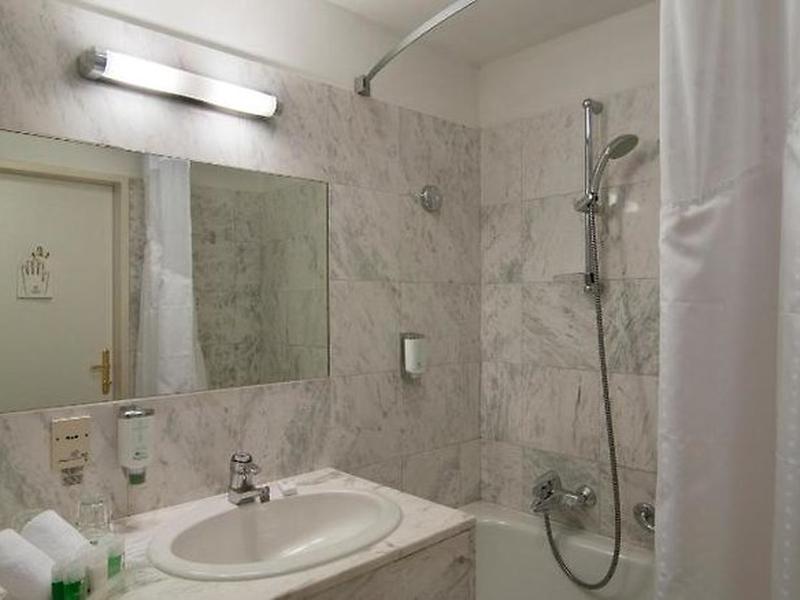 6B64069DB42811EBB23F8F99F802B851