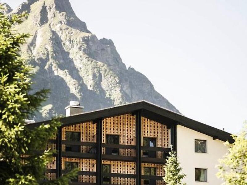 0B7E8B492C24F2AEE07DD9563300413F