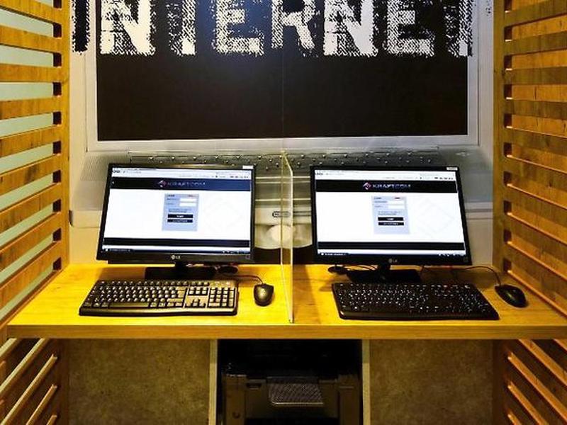 9987E966BFF8932620104B77ADCCFE5F