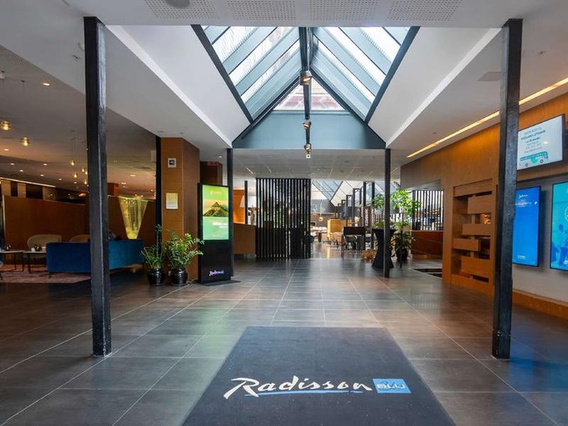 987239E9883AB61962BD524A5D799B49