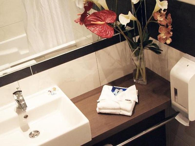 B18980EB0331117C73C7C93DC40F3E9E