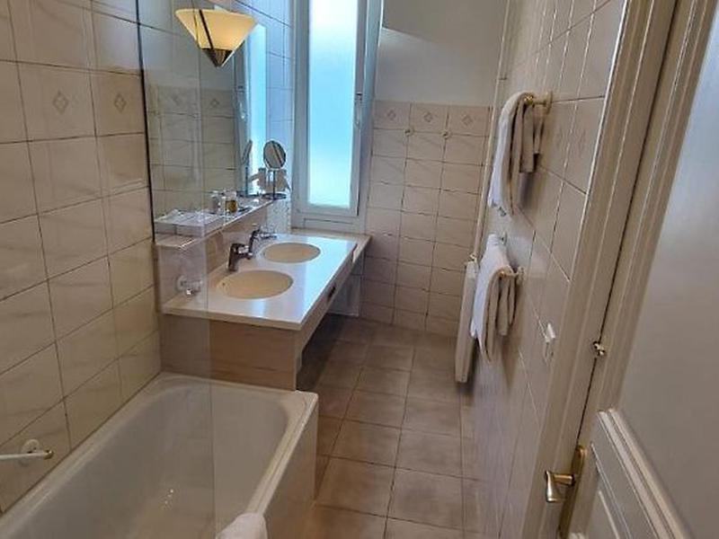 B4C56F888956BE403D60B22ECDE82380