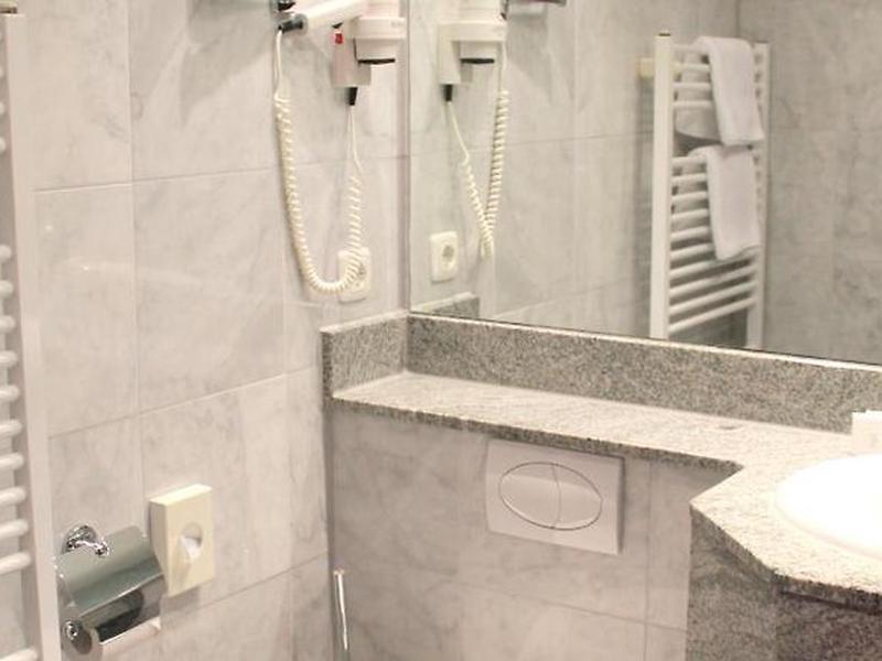 4AD1D2E5974CFFA87041DBBB94422D9E