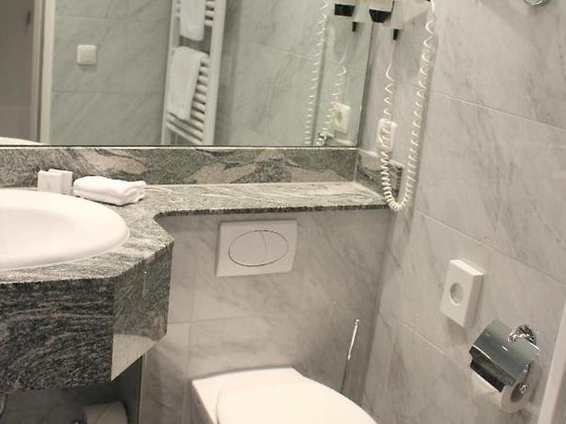 F8C255D658CBB57739AC99A5F405F44D