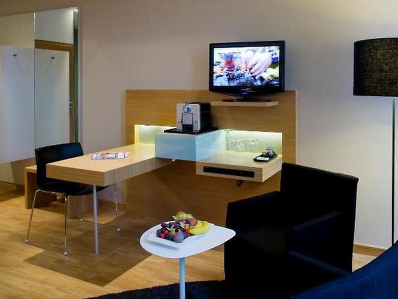 419777401FF6B77739726A1D67501564